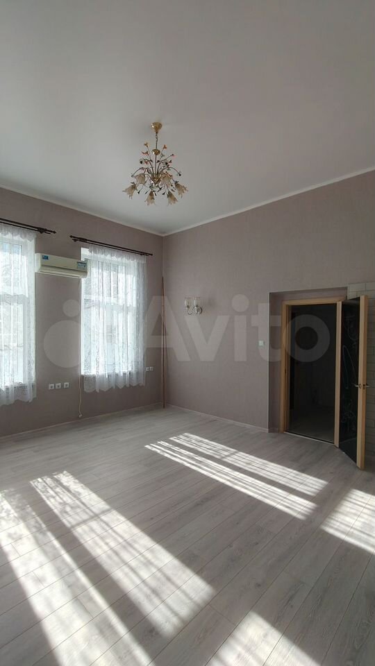 2-комн., 54.7 м², 1/1 этаж, мкр-н Центральный, ул. Коммунаров, 110 — фото 2