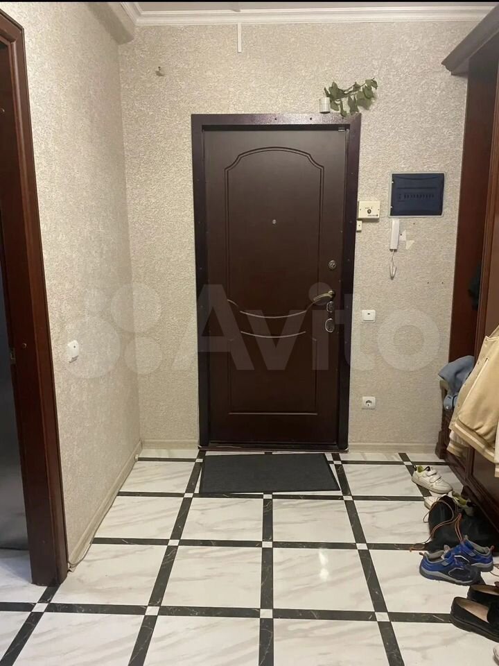 3-комн., 93.8 м², 2/11 этаж, мкр-н Центральный, Севастопольская ул., 2/3
