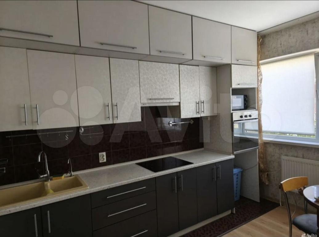 2-комн., 57 м², 1/4 этаж, муниципальное образование пос. Российский, ул. Ратной Славы, 7
