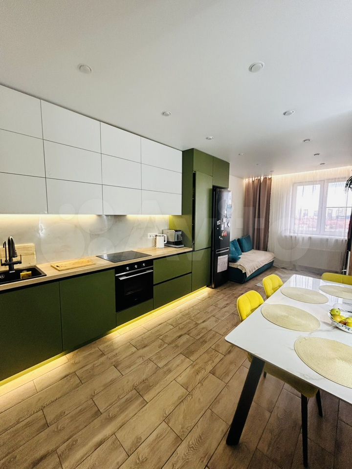 Продается 2-комн. квартира, 72 м²