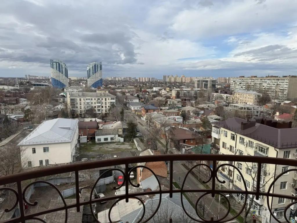 3-комн., 138 м², 9/14 этаж, Центральный внутригородской округ, мкр-н Центральный, Октябрьская ул., 74