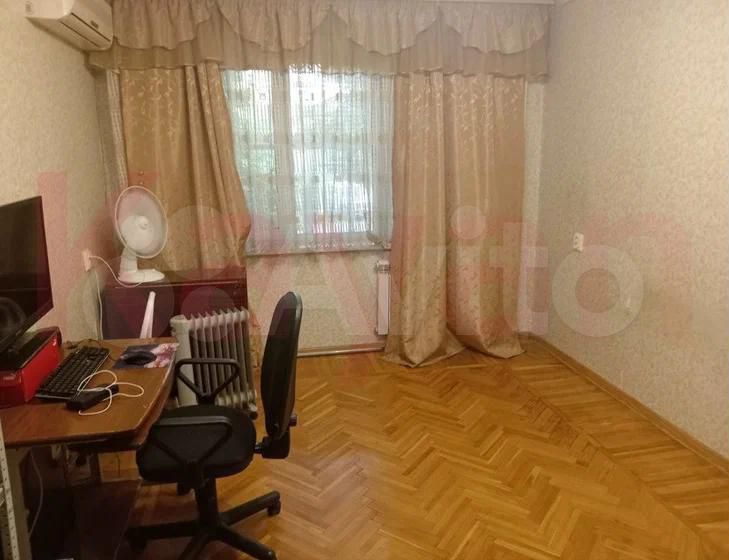 3-комн., 58 м², 1/5 этаж, ул. Стасова, 153