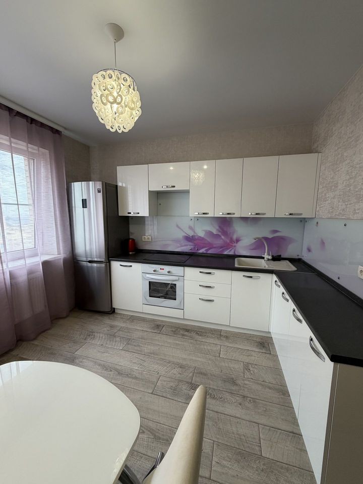 2-комн., 65 м², 19/22 этаж, Фестивальный мкр-н, мкр-н Солнечный, Казбекская ул., 3 — фото 2