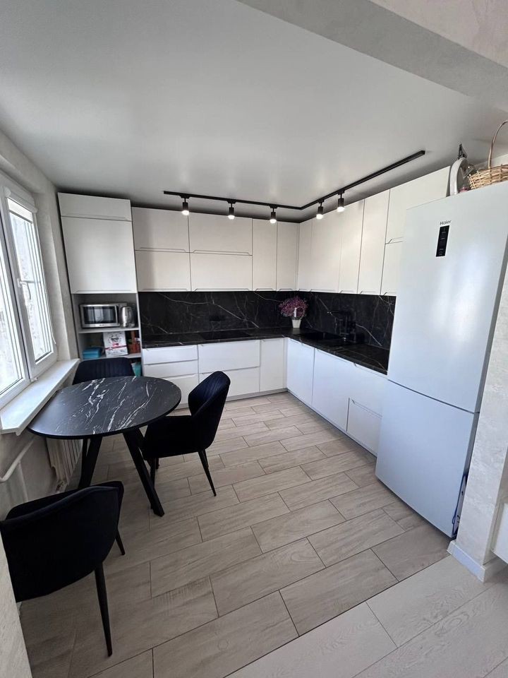 3-комн., 80 м², 12/12 этаж, мкр-н Юбилейный, Рождественская наб., 13 — фото 2