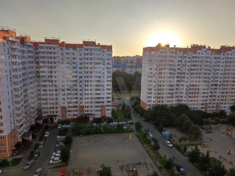 Продается 2-комн. квартира, 65.3 м²