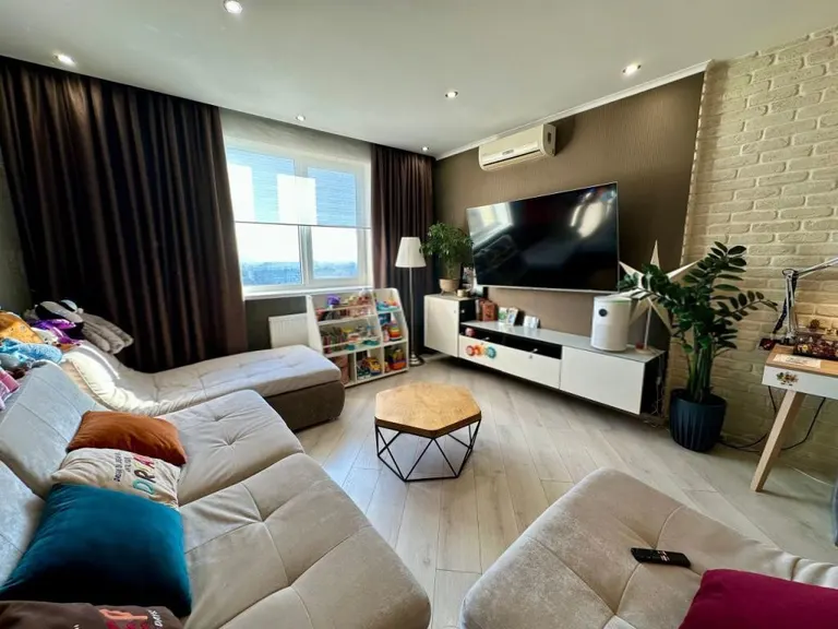 Продается 2-комн. квартира, 71 м² — фото 2