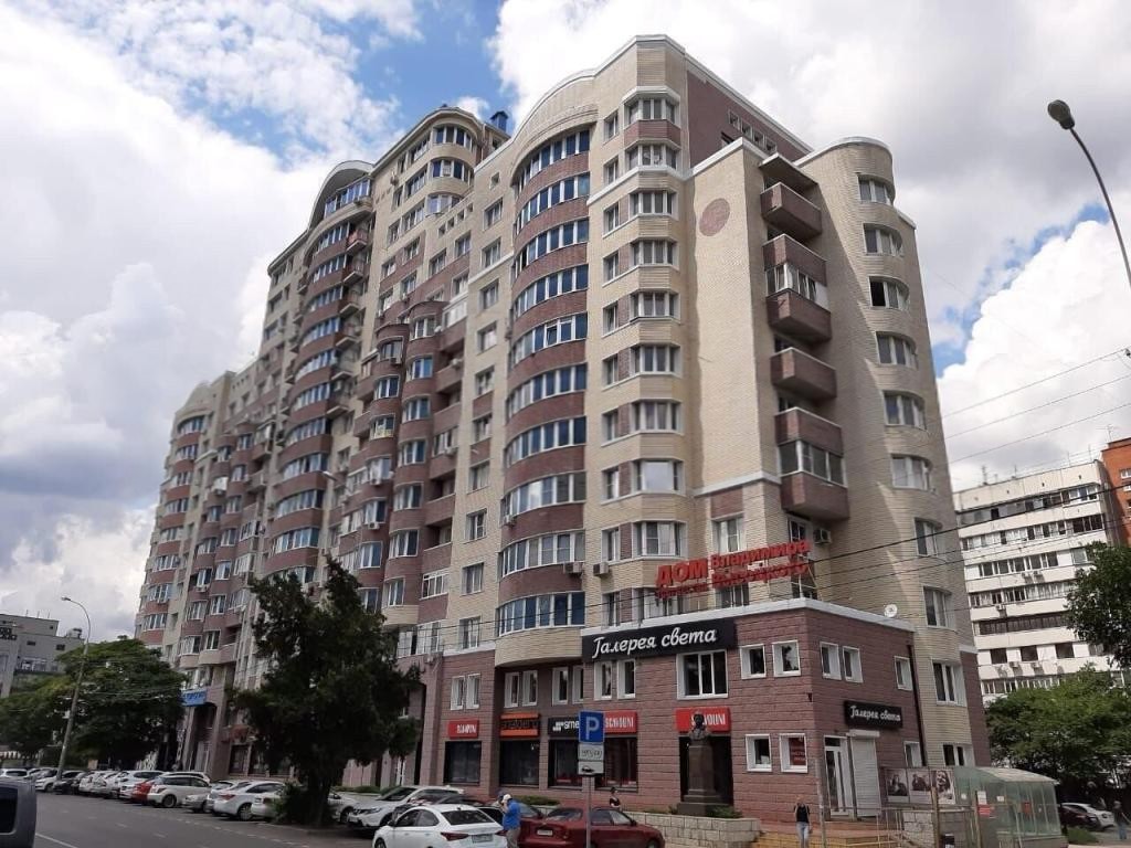 Продается 3-комн. квартира, 208 м² — фото 2