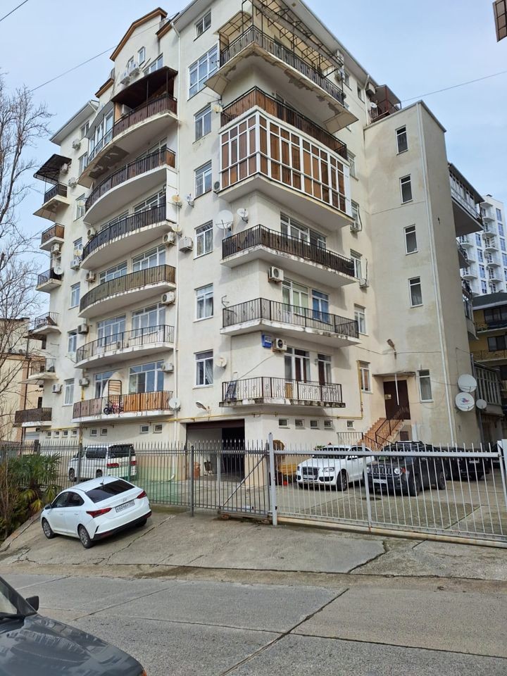 2-комн., 83.3 м², 3/6 этаж, Сочи, мкр-н Бытха, ул. Бытха, 41/2 — фото 2