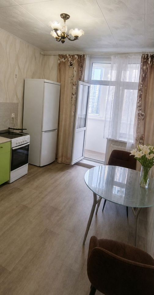 2-комн., 62.7 м², 3/18 этаж, Домбайская ул., 63