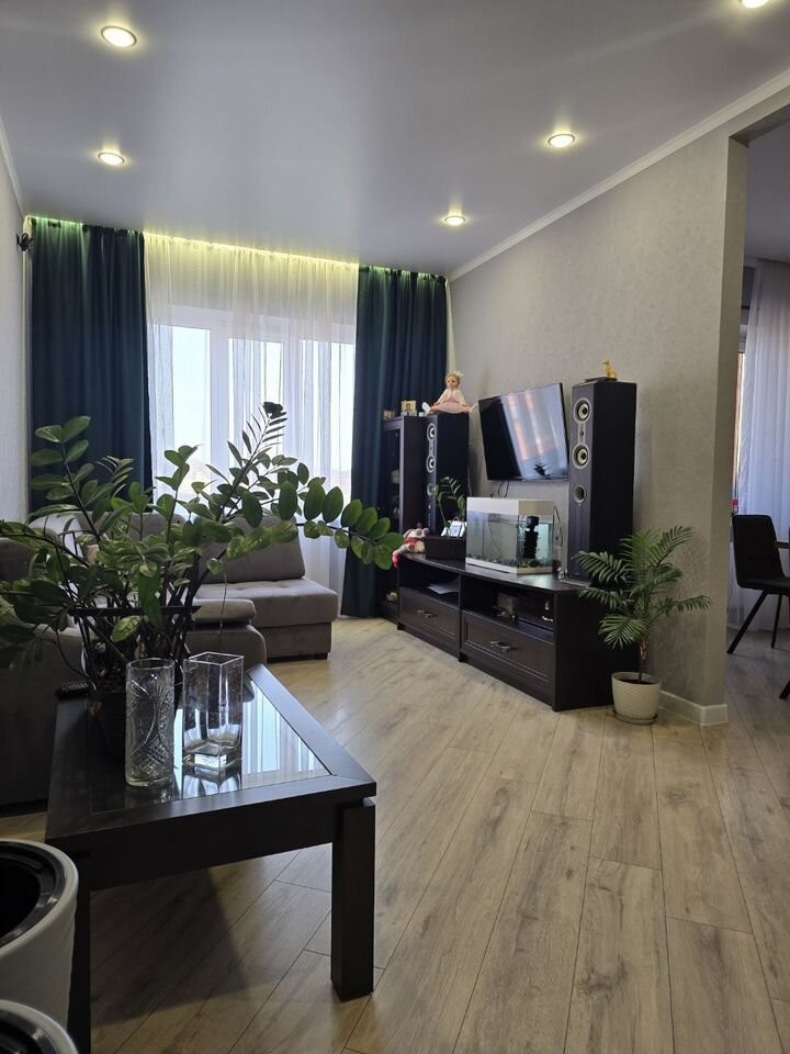 3-комн., 94 м², 2/3 этаж, мкр-н 2-я Площадка, ул. Ветеранов, 83 — фото 2
