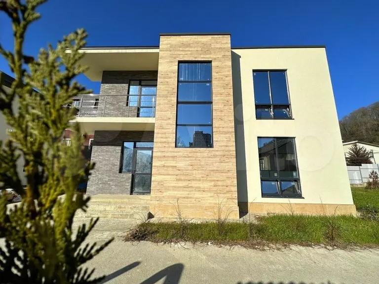 Продается 4-комн. квартира, 174.2 м²
