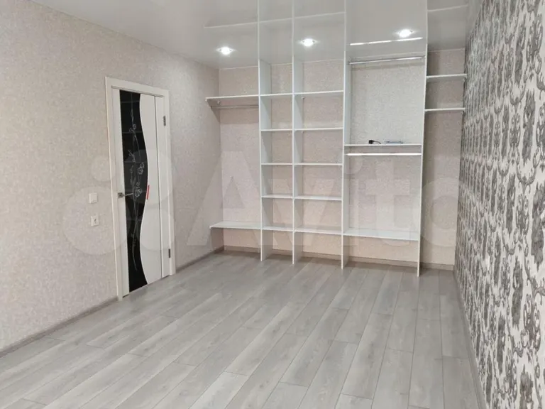 1-комн., 36 м², 5/12 этаж, ул. имени Валерия Гассия, 10 — фото 2