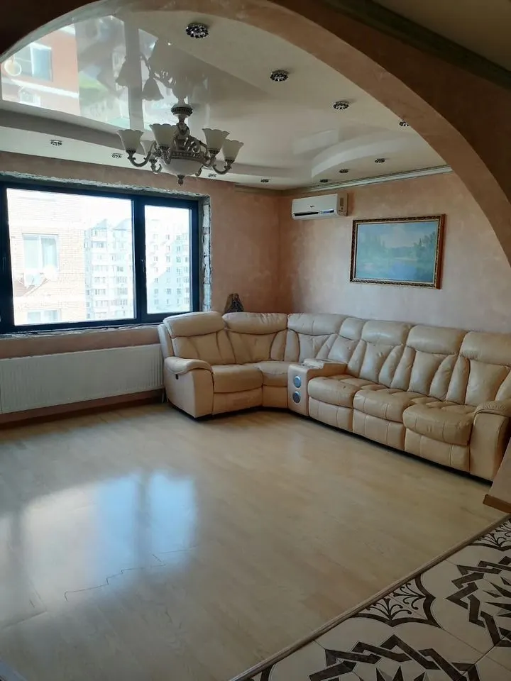 3-комн., 100 м², 7/8 этаж, Центральный внутригородской округ, мкр-н Дубинка, ул. КИМ, 143 — фото 2
